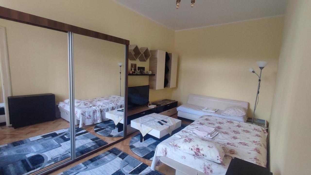 Robert'S Apartment Brasov Ngoại thất bức ảnh